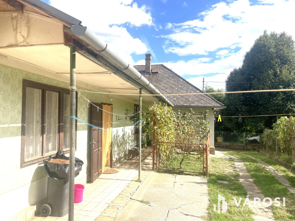Nagy telek, nagy ház a belvárostól 5 percre