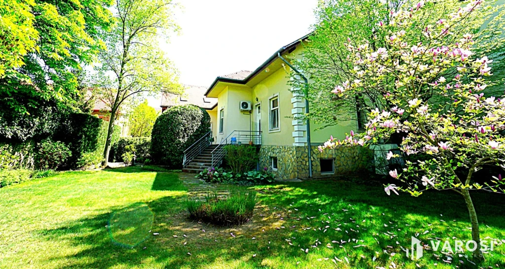 Kőbánya-Óhegy impozáns prémium otthona nagy kerttel eladó