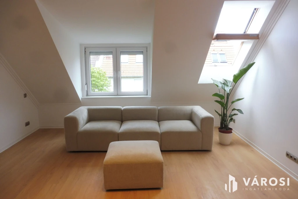 c3-1-name c2-19-name, Szeged, Móraváros