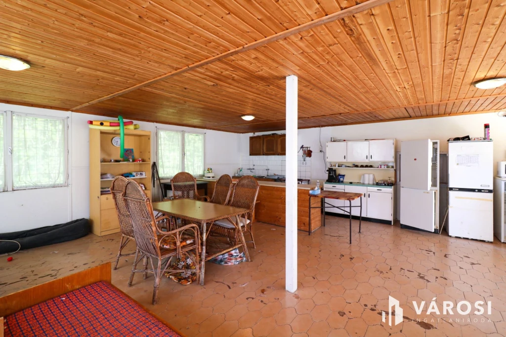 2219 nm-es fejlesztési telek nyaralóval Balatonfenyvesen