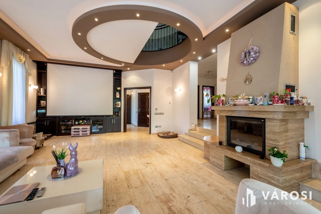 Mediterrán családi ház, luxus lakóparkban Fótligeten