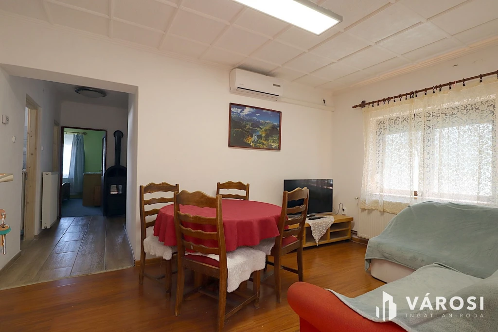 Zsóry-fürdő: 3 szintes ház, 20 fő, kész lehetőség!