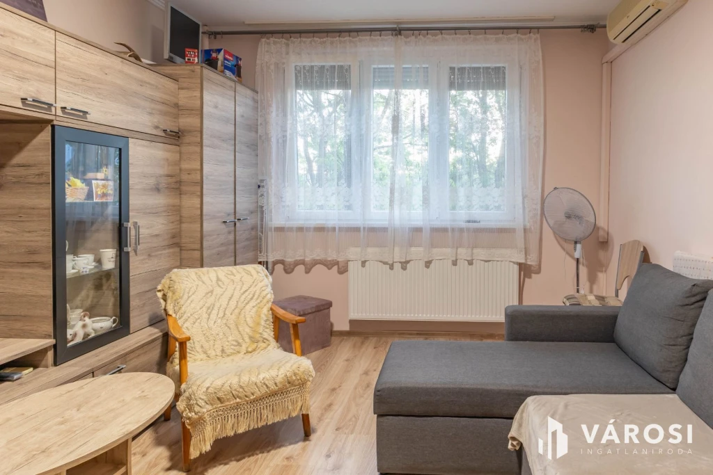 Igényes 2 szobás panel lakás a belváros közelében