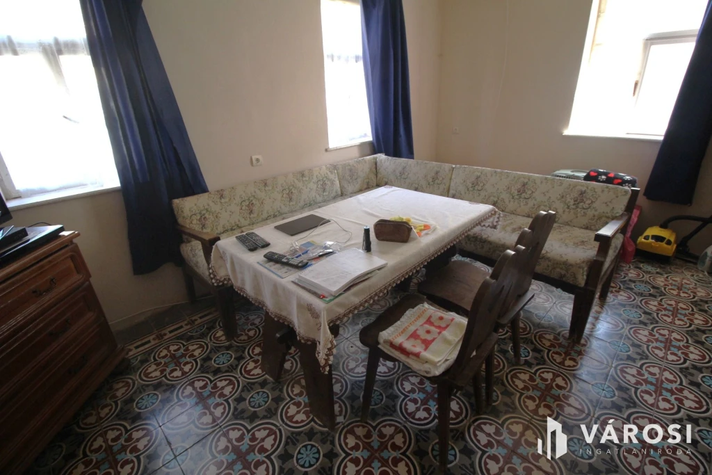 Jó állapotú, kis parasztház eladó