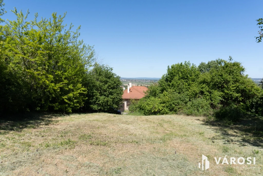 Panorámás telek Pomázon