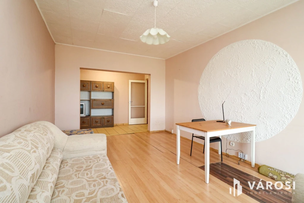 Eladó 55 m²-es, napfényes, erkélyes panel lakás Békésen