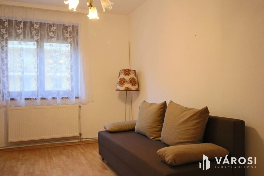 Penza lakótelepen földszinti, 52 m2 tégla lakás kiadó.