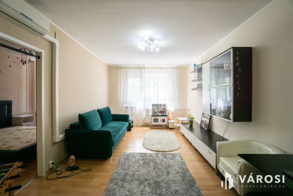 3 szobás, erkélyes panel Nádorvárosban