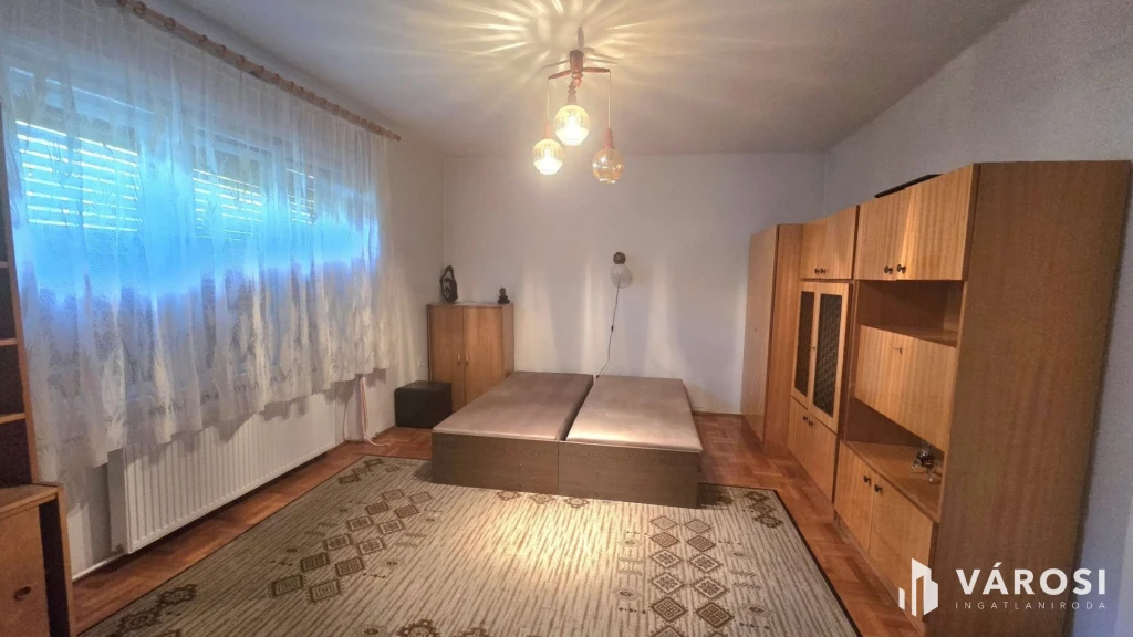 Sok lehetőséget rejtő ház-Debrecen belvárosának közelében