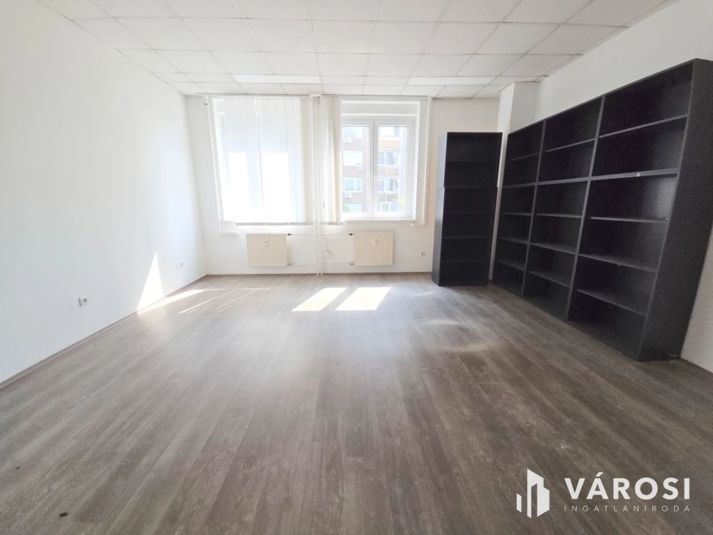 Kiadó Iroda Újpest központjában