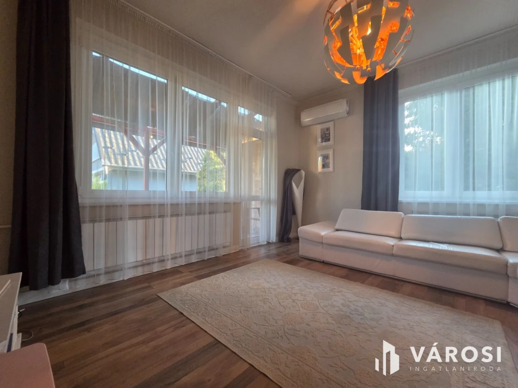 170 m²-es városi villa saját parkkal – a Károlyi telepen