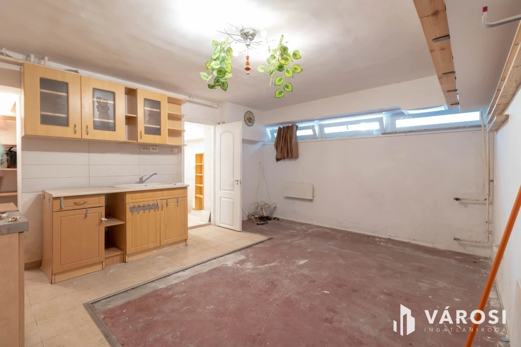 A Római-part közelében 25 m2-es, ablakos, alagsori lakás