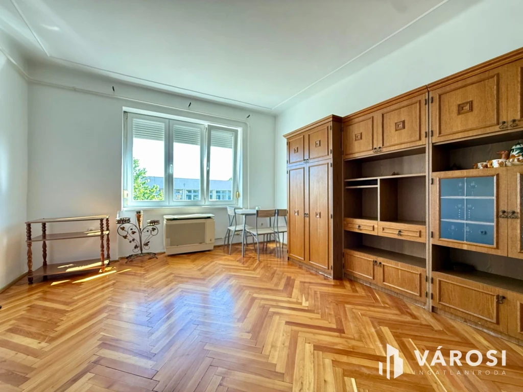 Vásártéren 2 szobás, berendezett lakás kiadó!