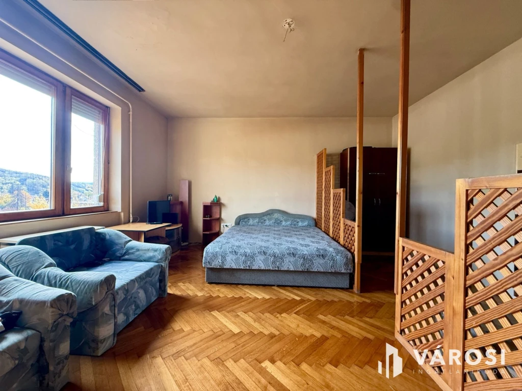 Budapesti úton 2. emeleti, erkélyes lakás eladó!
