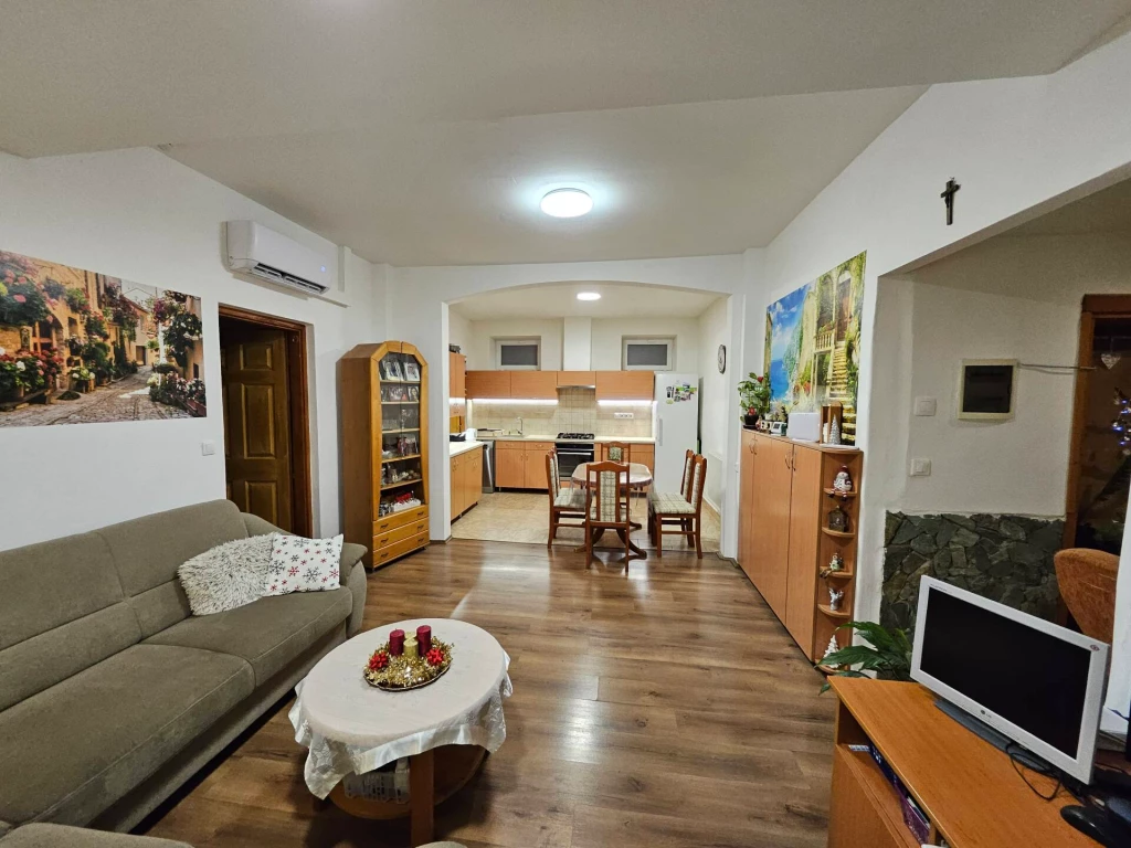 c3-1-name c2-1-name, Szombathely