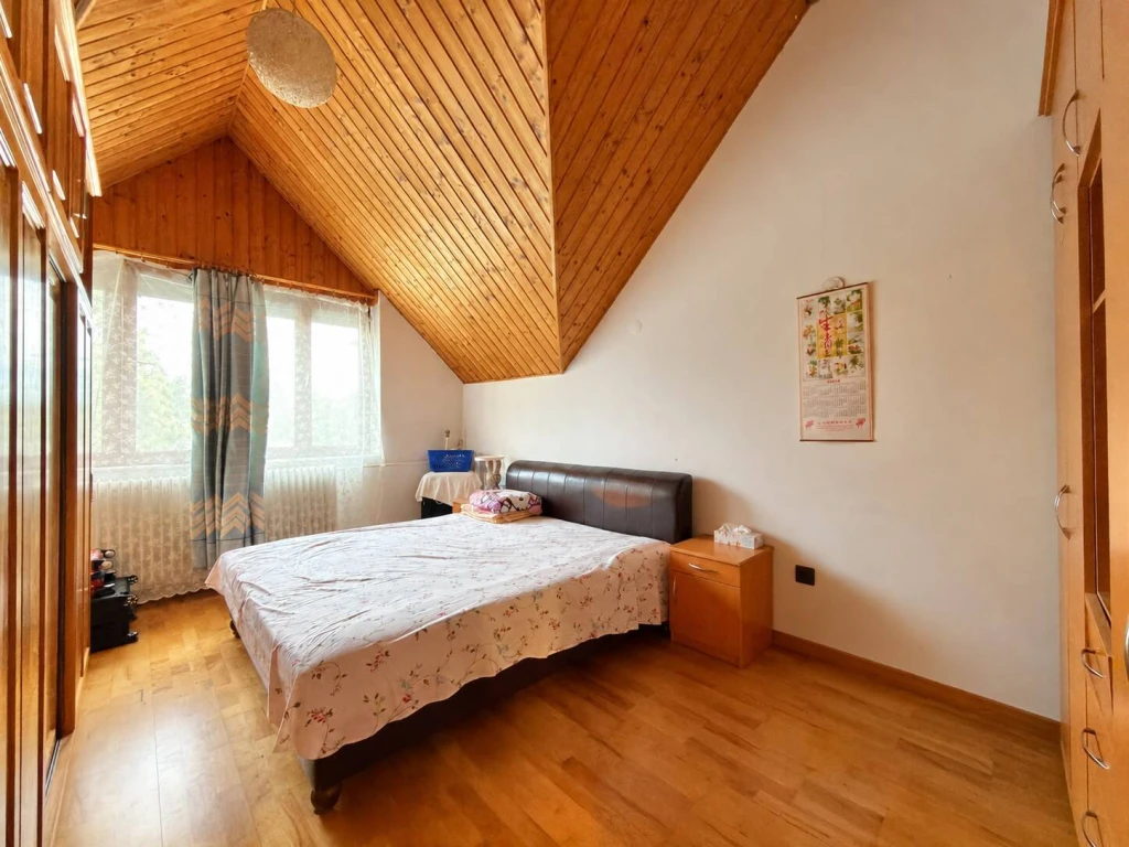 SORHÁZ SZOMBATHELY KÁMONI VÁROSRÉSZÉBEN – KIVÁLÓ TÉRKIHASZNÁLÁS, 170 M² LAKÓTÉR, GARÁZS ÉS PINCE