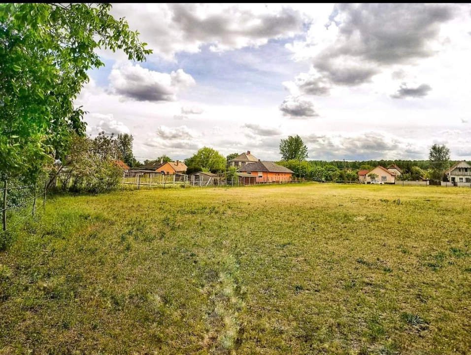 For sale building plot, Csemő