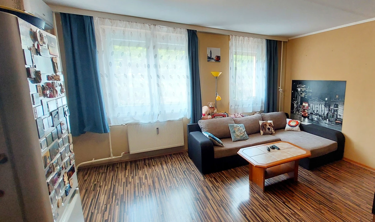 For sale panel flat, Várpalota, Mátyás király utca 4