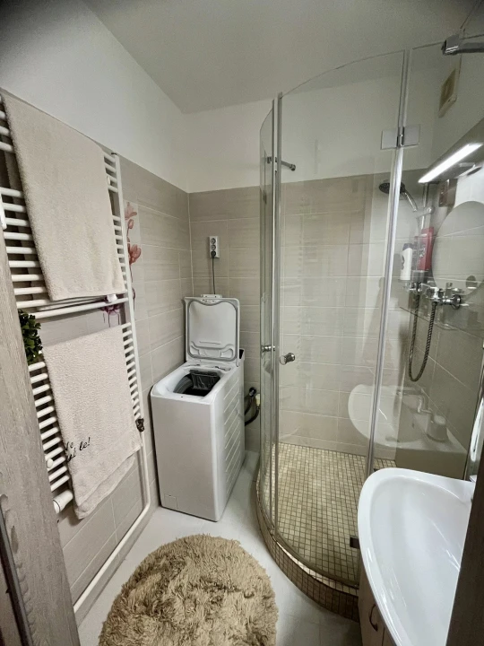 Eladó panellakás, Tatabánya