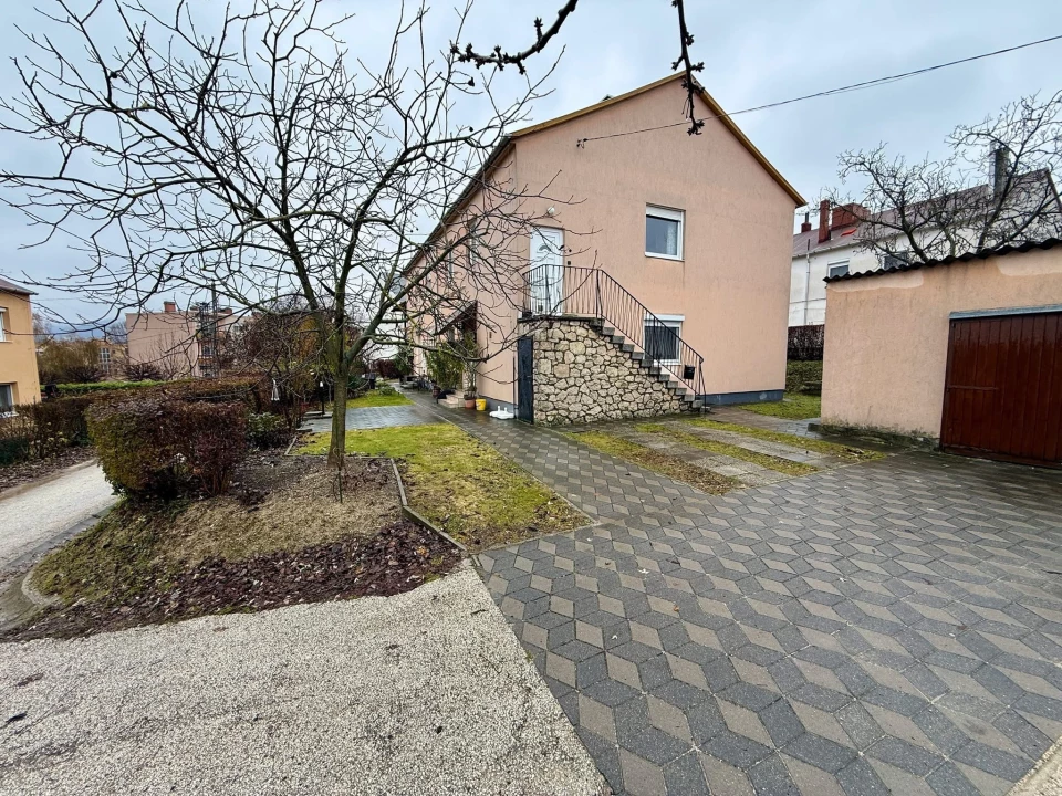 For sale condominium, Mór