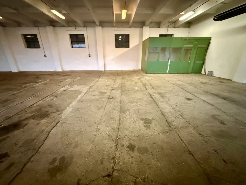 Kiadó telephelyek, Mór