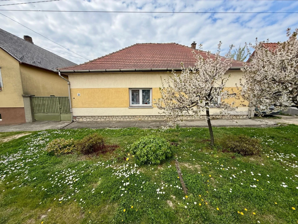Eladó családi ház, Mór