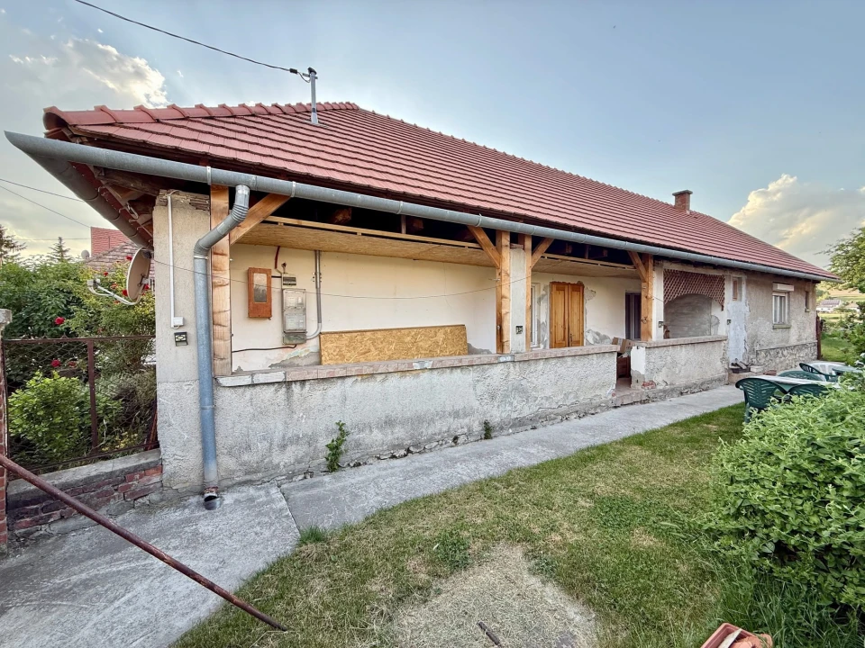 Eladó családi ház, Bakonycsernye