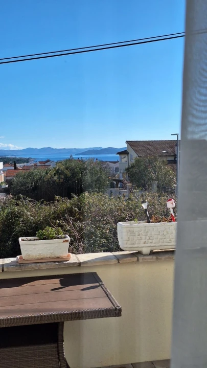 Eladó társasházi lakás, Vodice, ELADÓ FÖLDSZINTI LAKÁS NYITOTT TENGERI KILÁTÁSSAL