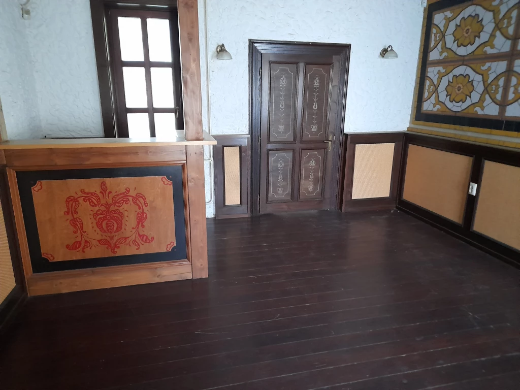 Eladó üzlet, Szentes