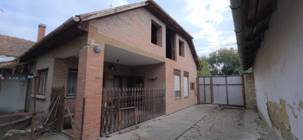 Eladó családi ház, Csongrád