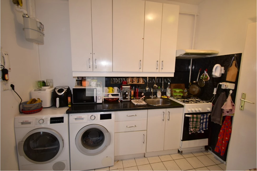 Eladó téglalakás, Szombathely