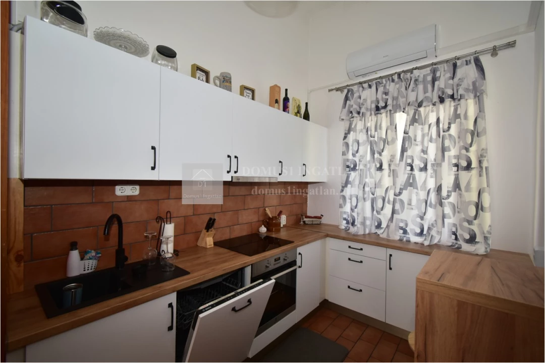 Eladó téglalakás, Szombathely