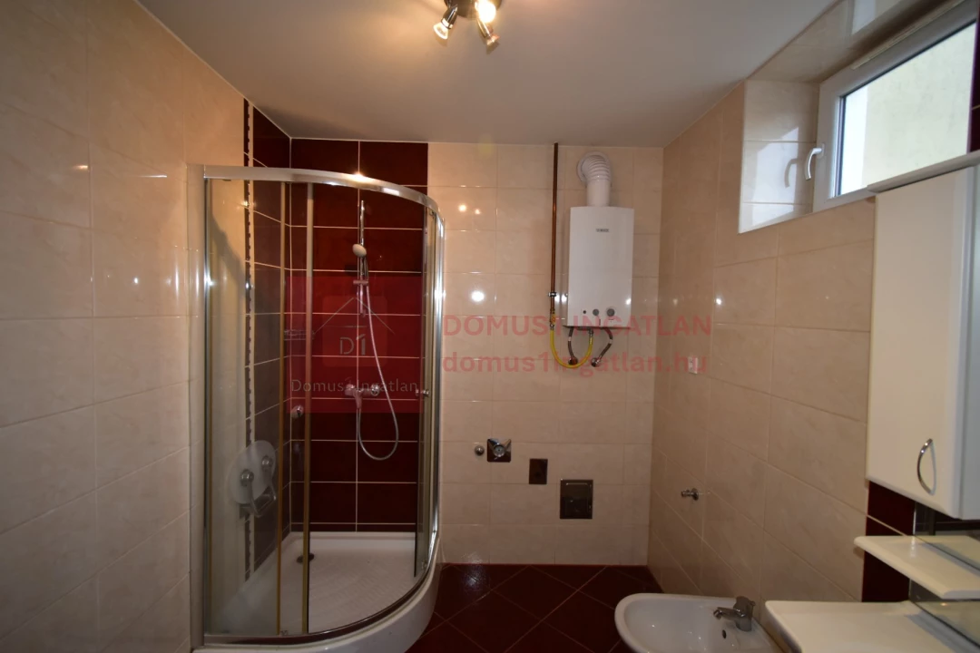 Eladó téglalakás, Szombathely