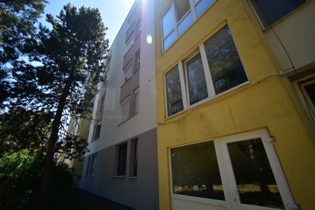 Eladó téglalakás, Szombathely