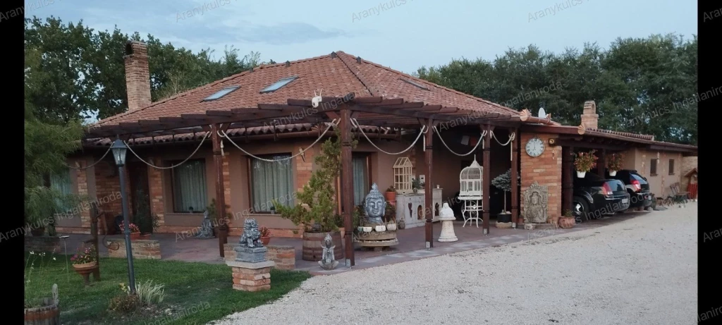 For sale villa, residence, Szarvas