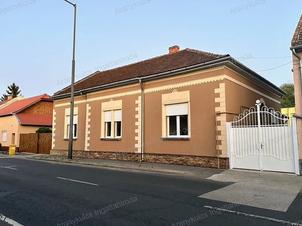 Eladó Nagypolgári családi ház Békéscsabán!