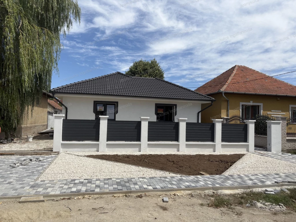 Eladó luxus szintre felújított családi ház Gyula szívében!