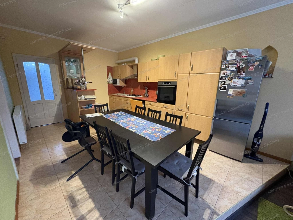 c3-1-name c2-82-name, Gyula, Paradicsom