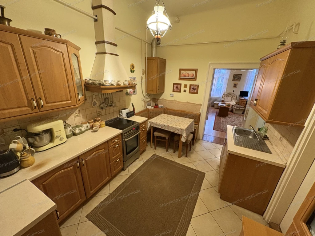 c3-1-name c2-21-name, Gyula, Belváros