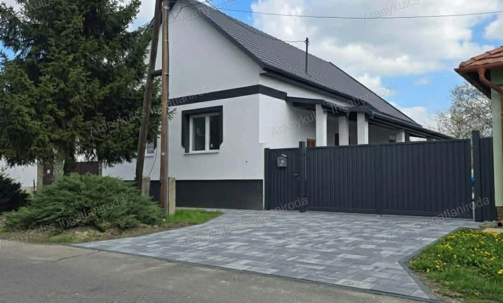 c3-1-name c2-1-name, Gyula, Kisváros