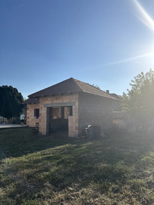 c3-1-name c2-50-name, Komárom, Petőfi Sándor utca 76