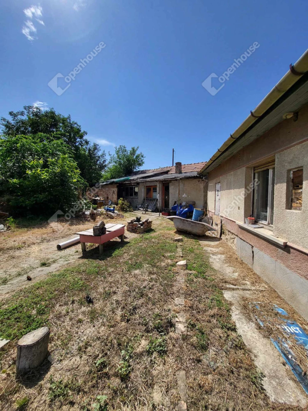 For sale house, Gomba