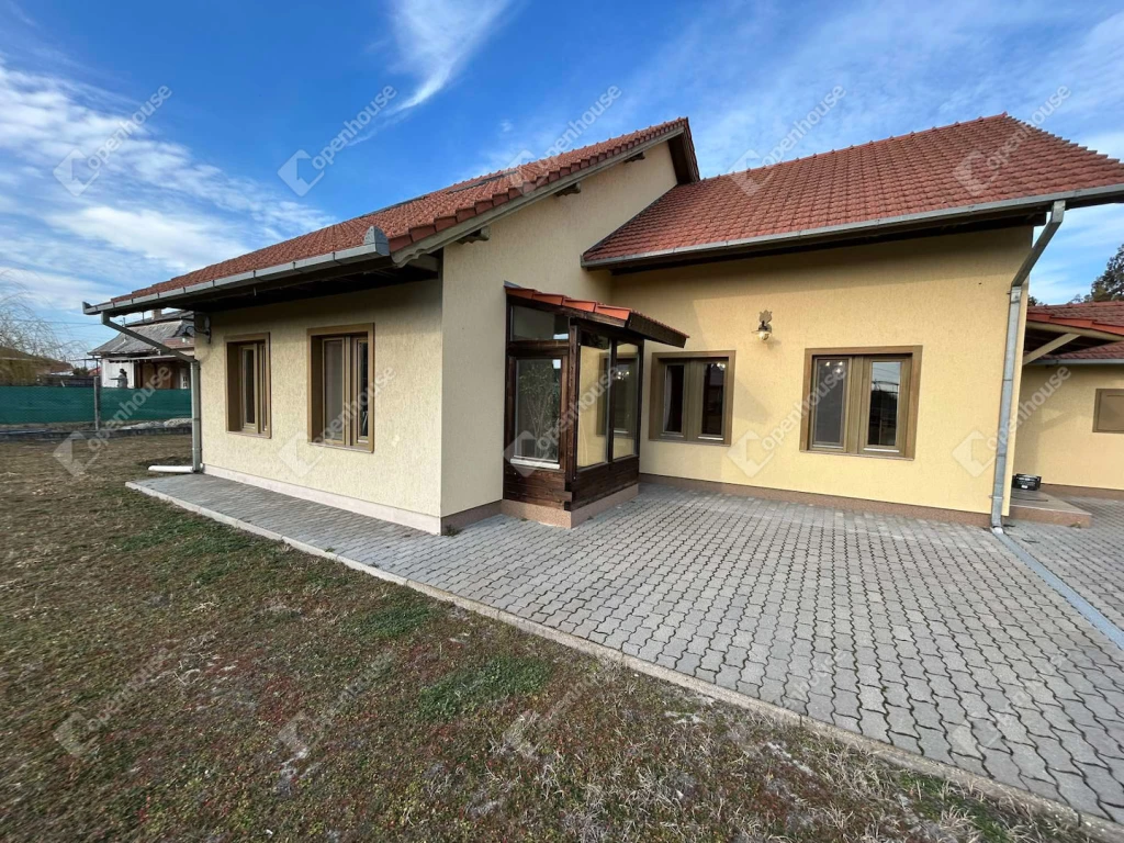 Eladó Pilisen családi ház