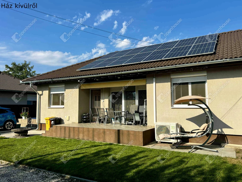 Eladó különleges lakás Monoron – saját kerttel és luxus medencével!