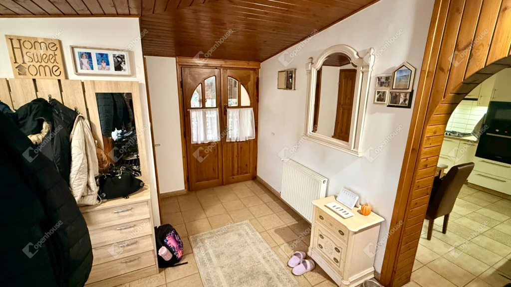 Eladó egy sokoldalú, gazdálkodásra is alkalmas ingatlan Pilis csendes részén!