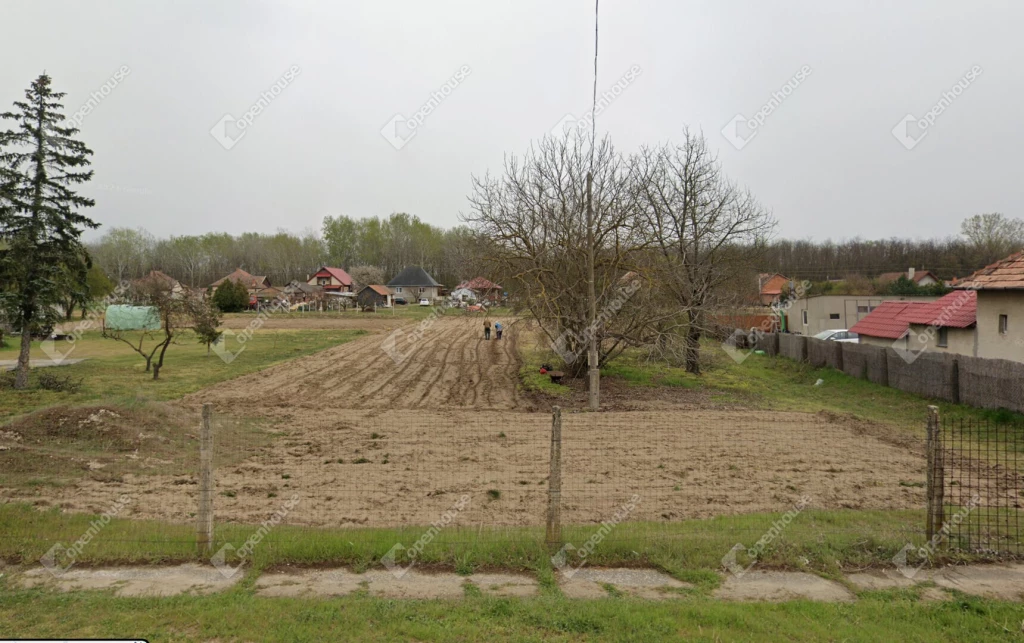 Csévharaszton eladó belterületi építési telek