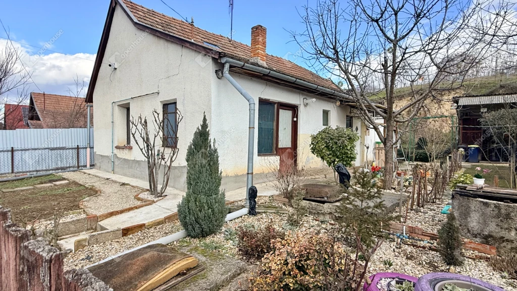 Hangulatos családi otthon eladó Káván