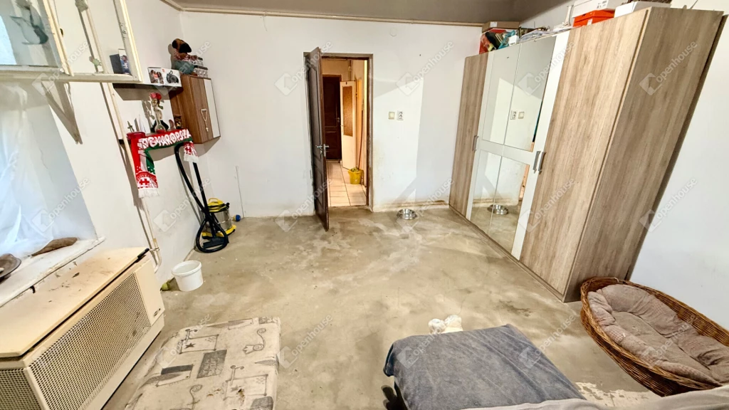 Pánd csendes, természetközeli részén felújítandó családi ház eladó!