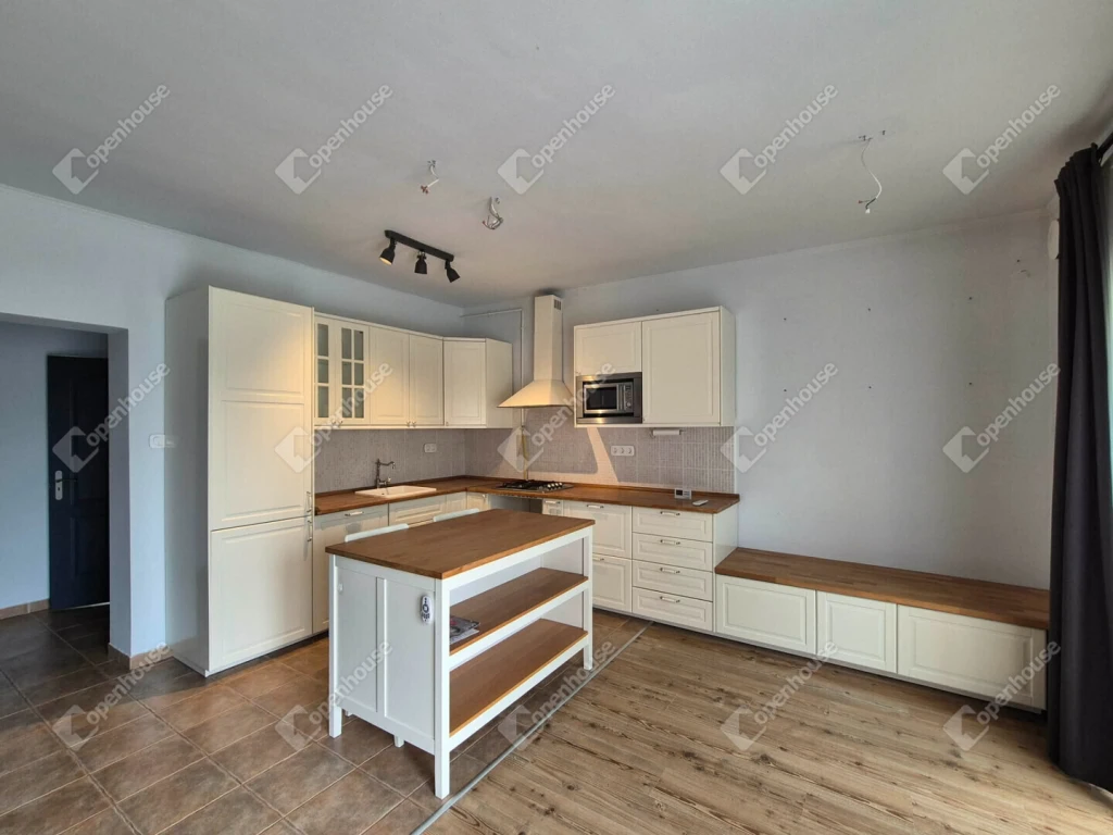 c3-1-name c2-19-name, Üllő, Deák Ferenc utca