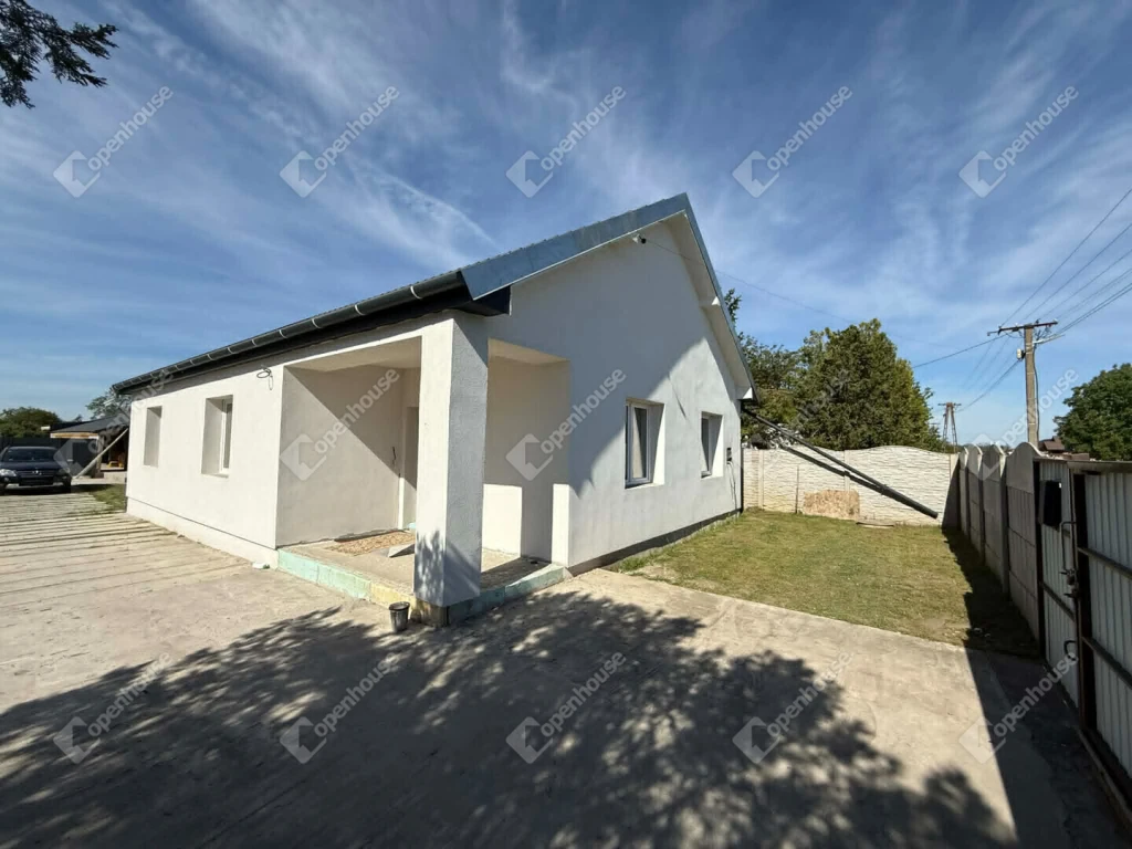 Eladó Nyáregyházán családi ház